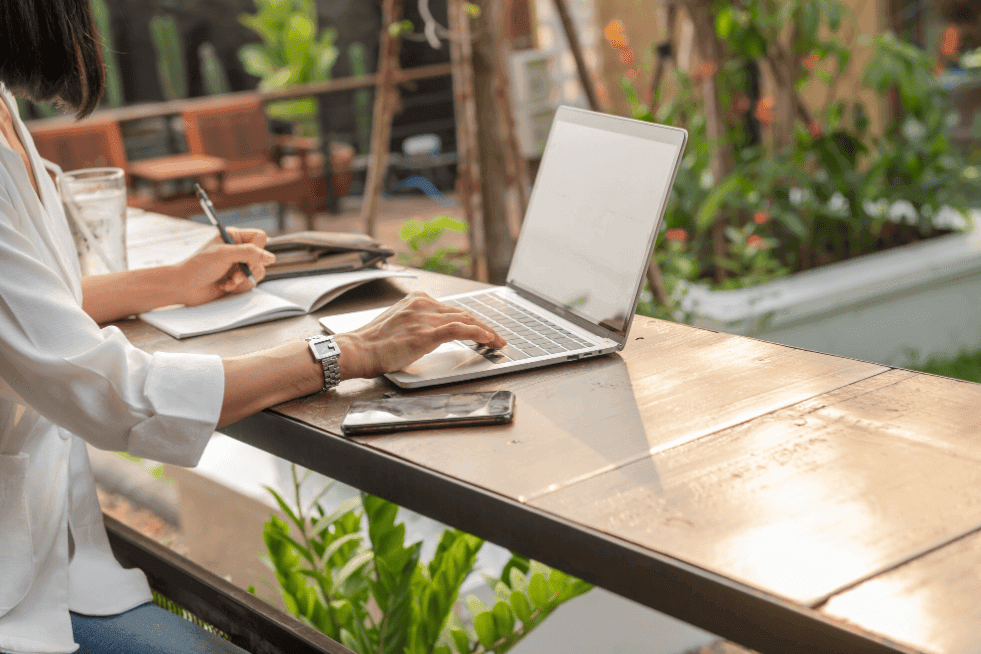 Trabajando en una computadora